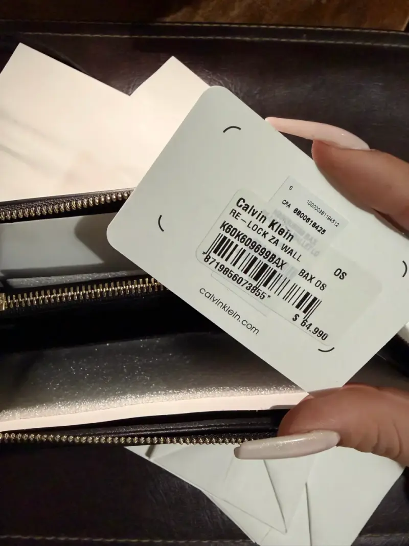 Billetera Calvin Klein beige con cierre - 3