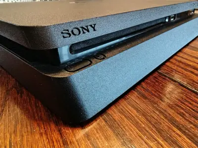 Consola Sony PS4 Slim 1TB con 3 juegos - miniatura 1