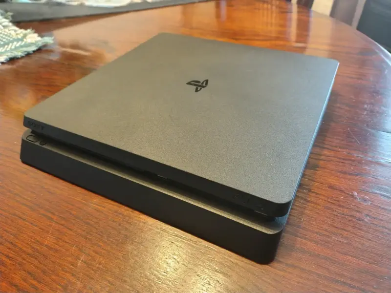 Consola Sony PS4 Slim 1TB con 3 juegos - 3