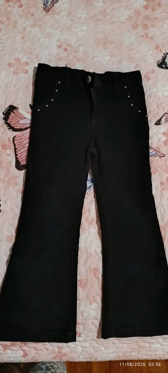 Pantalones negros con tachas para niña