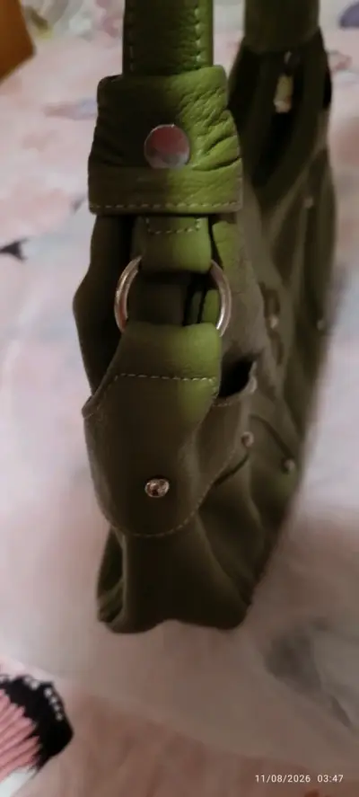 Cartera verde de cuero con diseño floral - miniatura 3