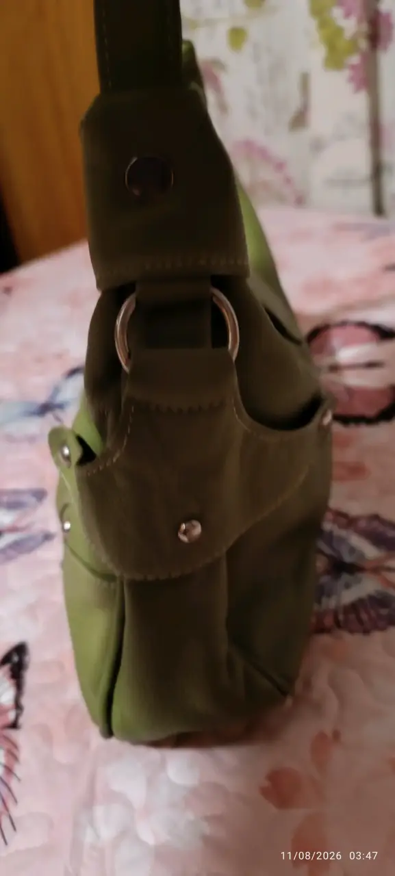 Cartera verde de cuero con diseño floral - 4