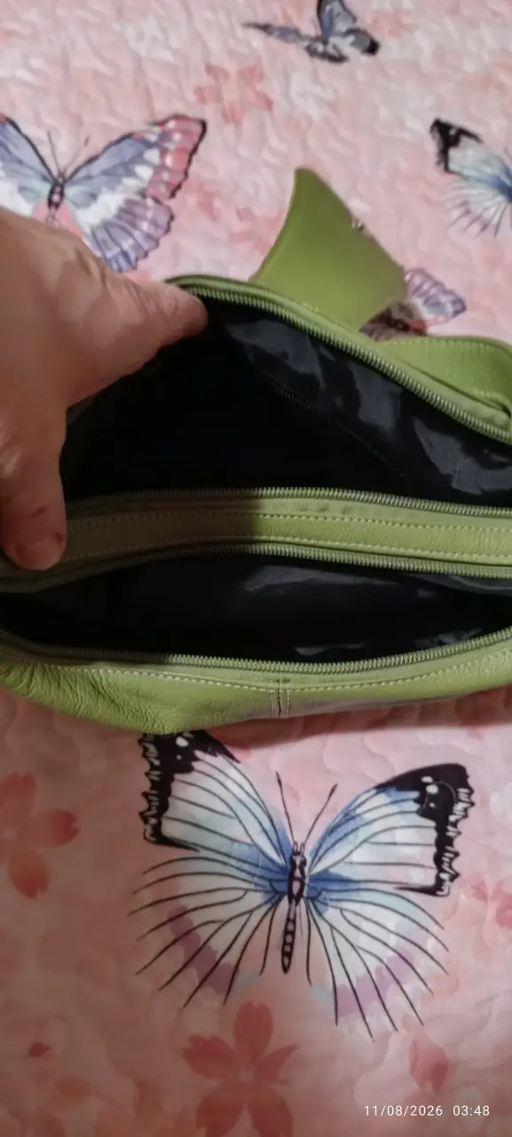 Cartera verde de cuero con diseño floral - 6