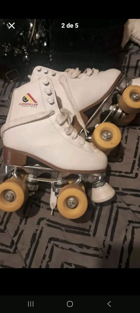 Patines de cuatro ruedas blancos usados - 3