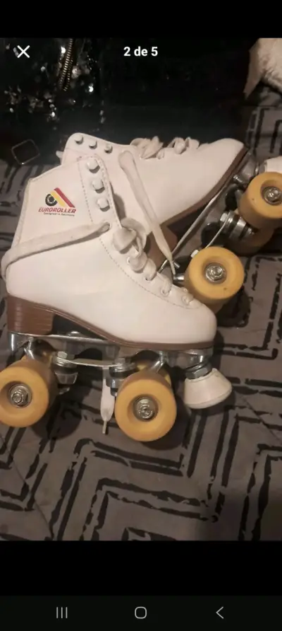 Patines de cuatro ruedas blancos usados - miniatura 3
