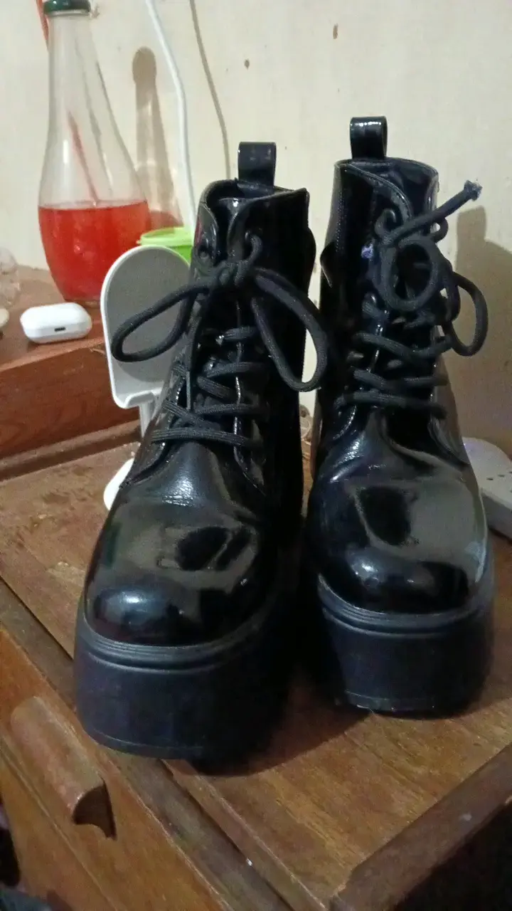 Botines de charol negro con plataforma - 1