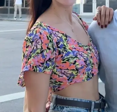 Top corto estampado colorido mujer - miniatura 1