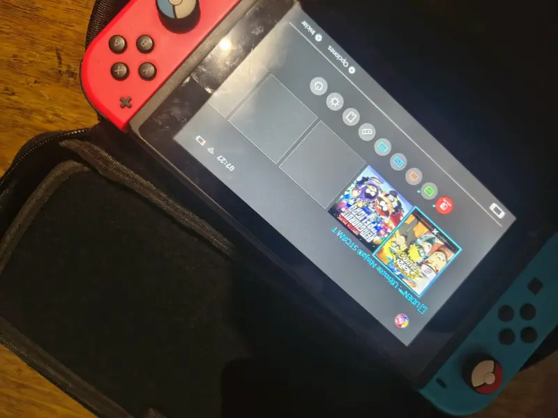 Consola Nintendo Switch con Joy-Con Rojo y Azul - 1