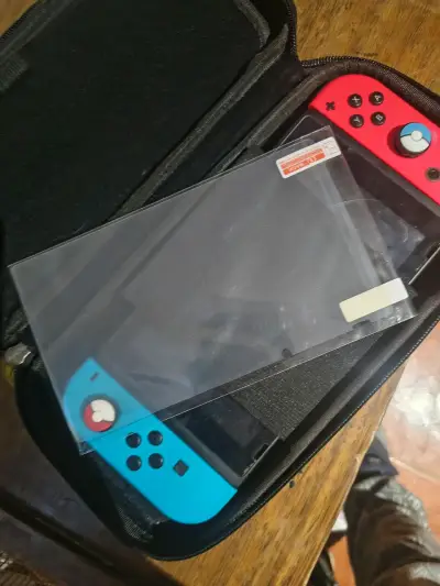 Consola Nintendo Switch con Joy-Con Rojo y Azul - miniatura 4