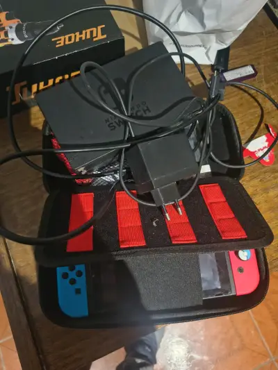 Consola Nintendo Switch con Joy-Con Rojo y Azul - miniatura 5