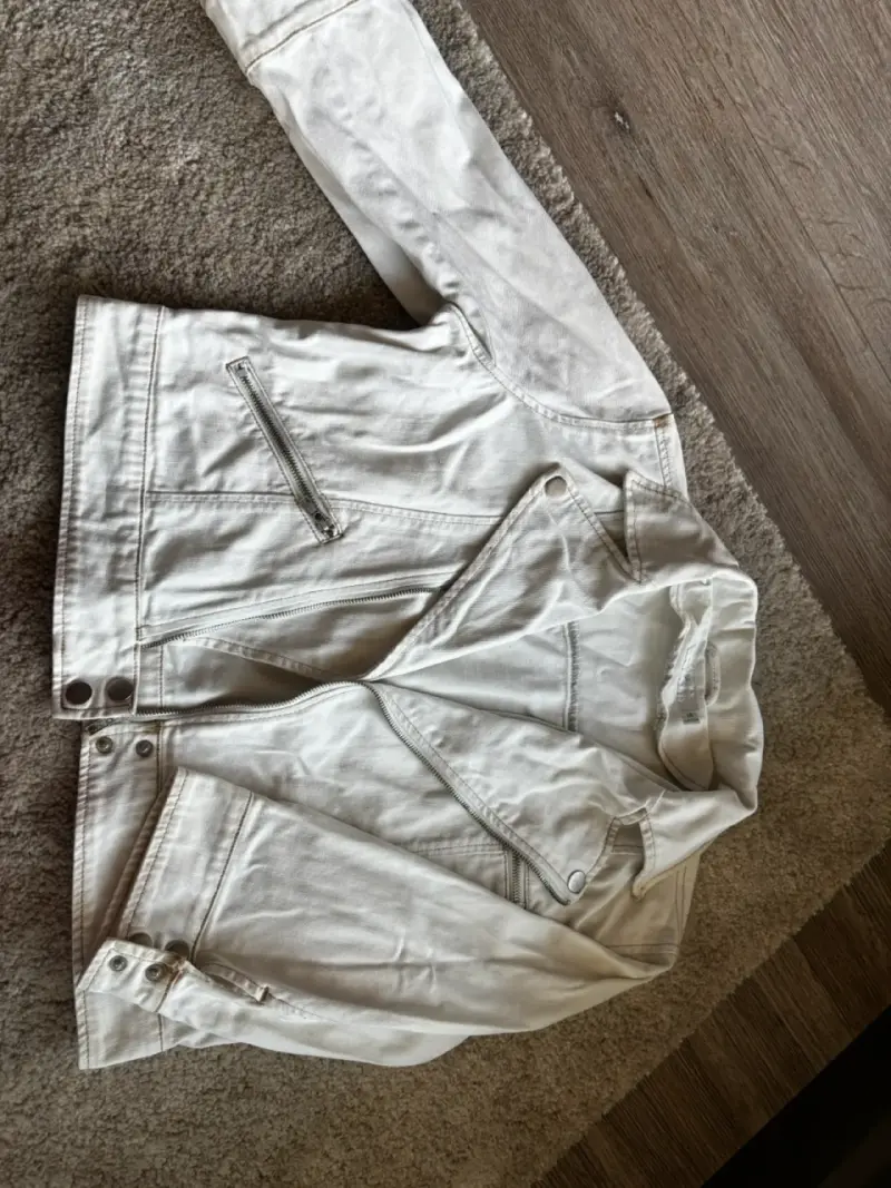 Chaqueta de mezclilla blanca corta - 1