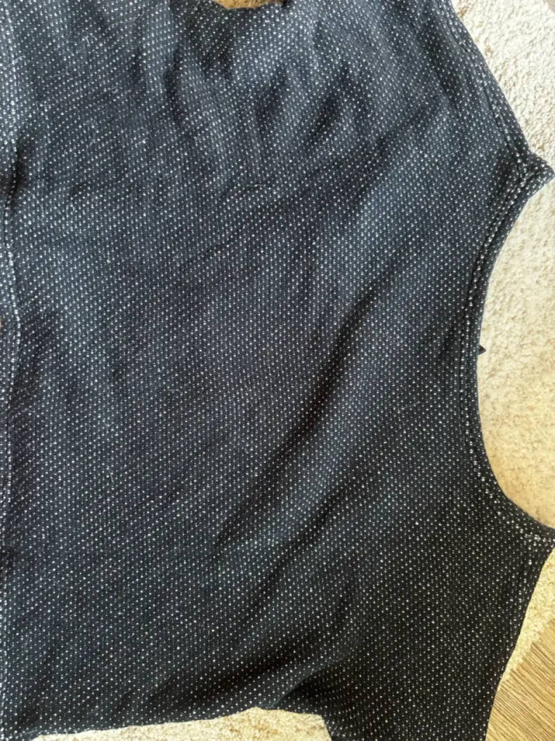 Chaleco negro con diseño étnico - 3