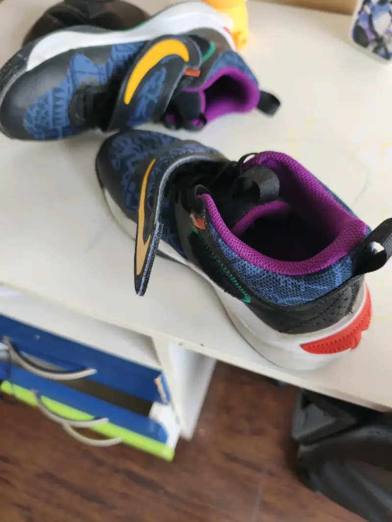 Zapatillas deportivas infantiles Nike coloridas - 1