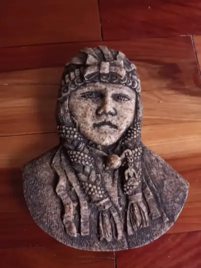 Escultura mural vintage - miniatura 1