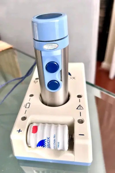 Dispositivo de voz Servox Digital con cargador - miniatura 1