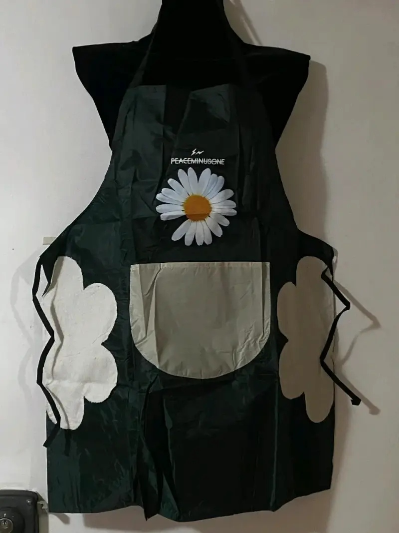 Delantal de cocina  con secamanos color verde - 2