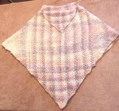 Poncho tejido a mano en tonos pastel - miniatura 1