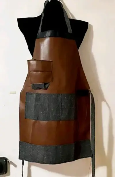 Delantal de cuero marrón con bolsillos - miniatura 1