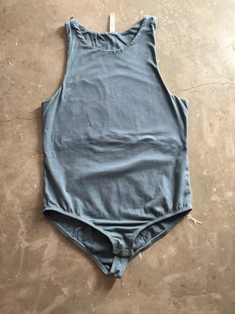 Top strapless azul con diseño estampado - 5