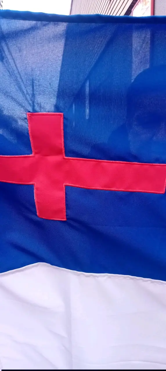 Bandera cristiana con cruz roja y fondo azul - 2