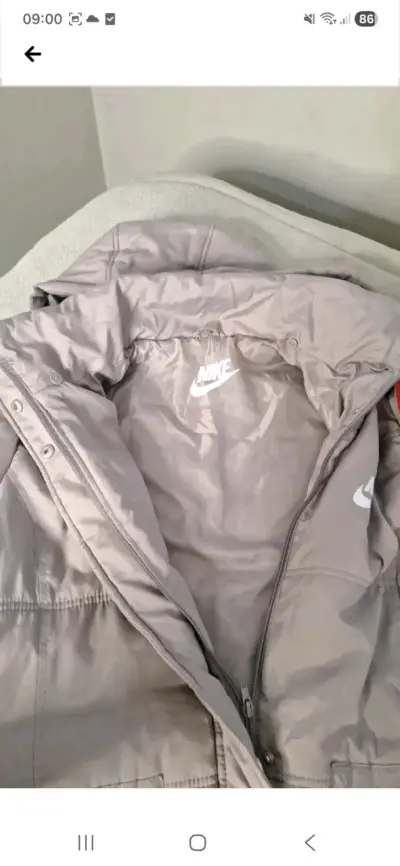 Chaqueta gris con capucha - miniatura 1