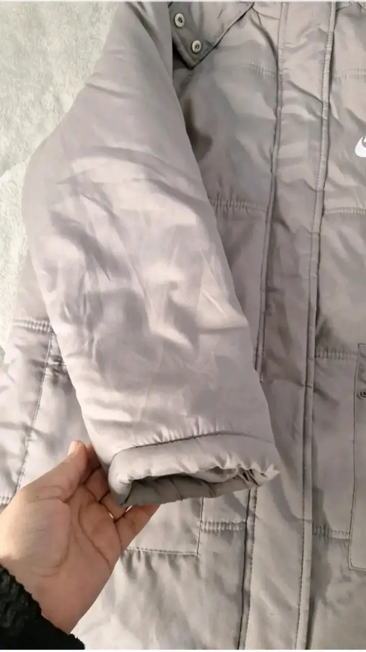 Chaqueta gris con capucha - 5