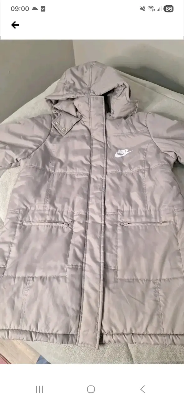 Chaqueta gris con capucha - 6