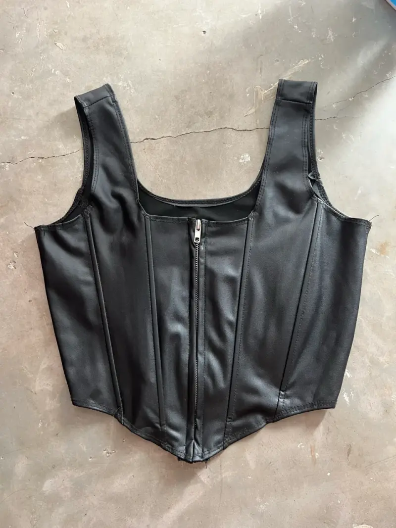Corset negro con cierre frontal