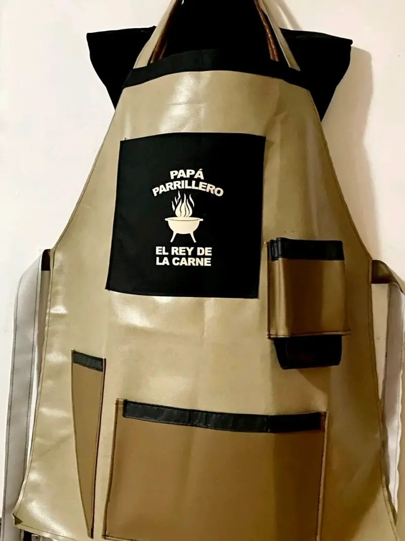 Pechera ecocuero para parrillero con bolsillos
