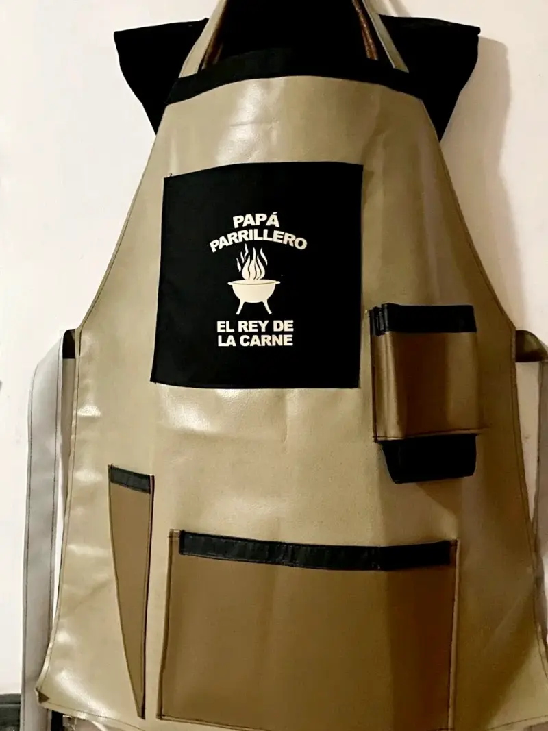 Pechera ecocuero para parrillero con bolsillos - 2