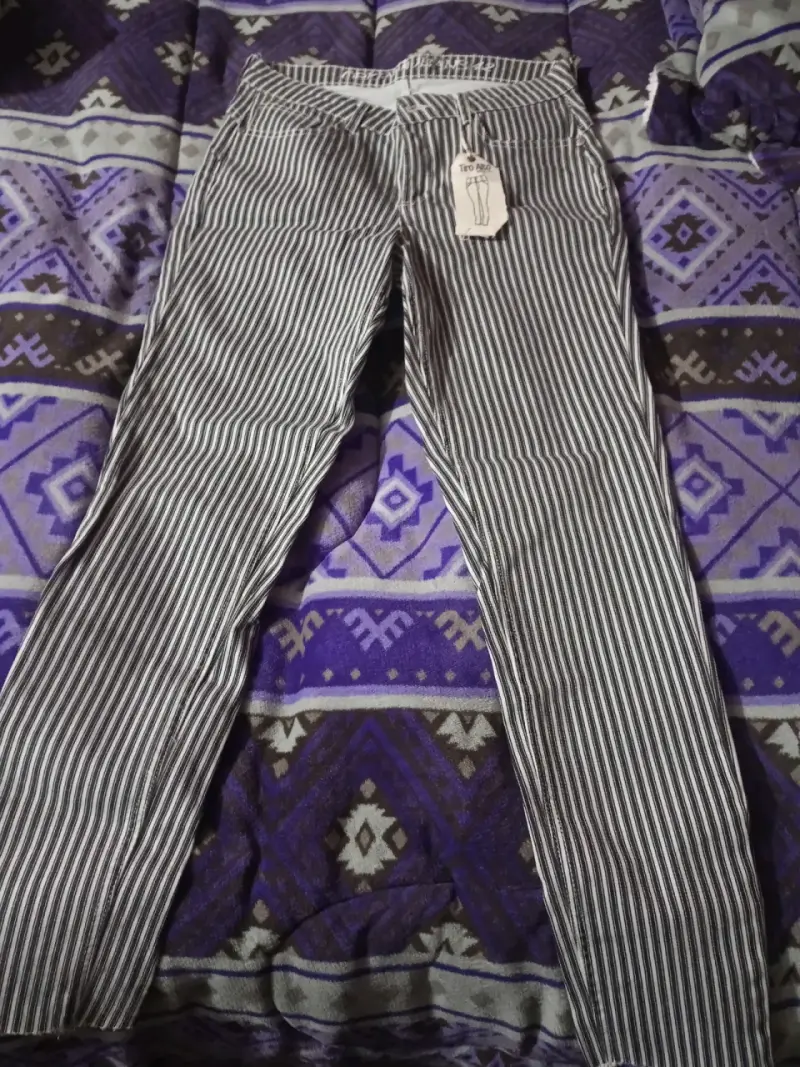 Pantalones a rayas blanco y negro para mujer