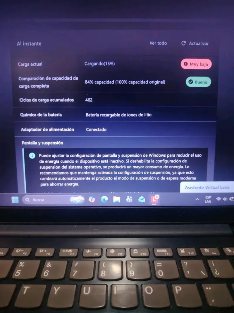 Laptop Lenovo con Windows 11 y batería recargable - 3