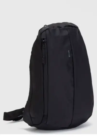 Mochila antirrobo negra con diseño moderno - miniatura 1