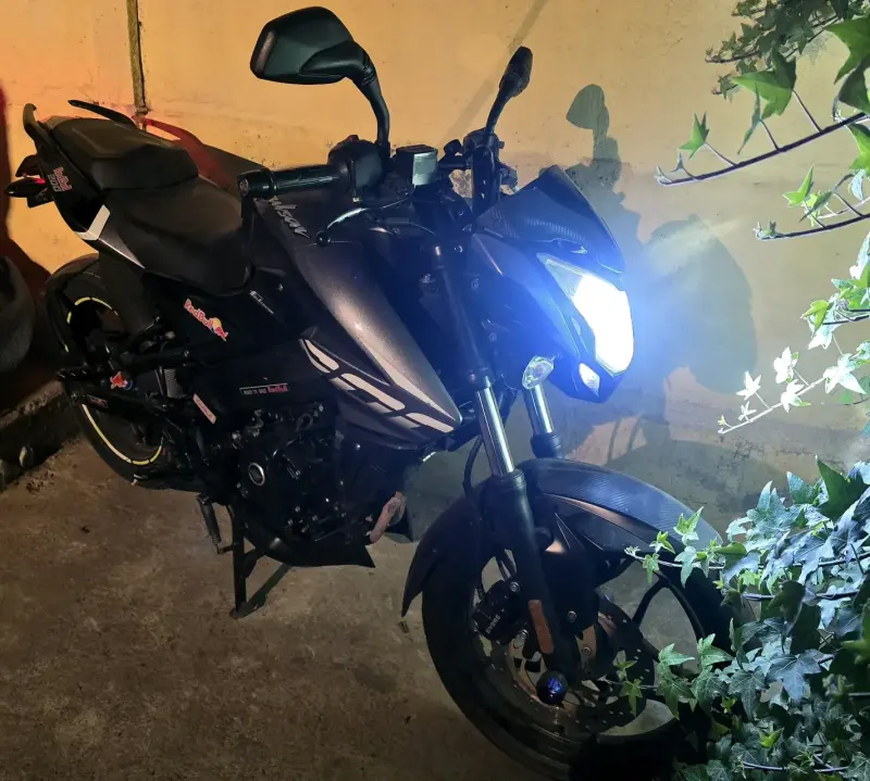 Moto deportiva Bajaj Pulsar NS200 2023 - 1