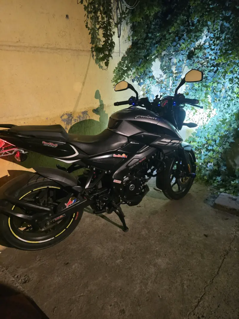 Moto deportiva Bajaj Pulsar NS200 2023 - 2