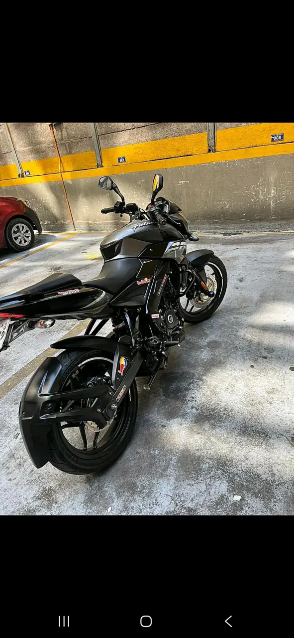 Moto deportiva Bajaj Pulsar NS200 2023 - 4