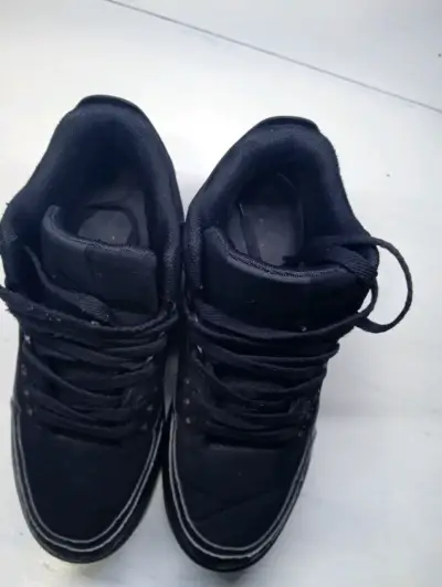 Zapatillas negras de caña alta para hombre - miniatura 2