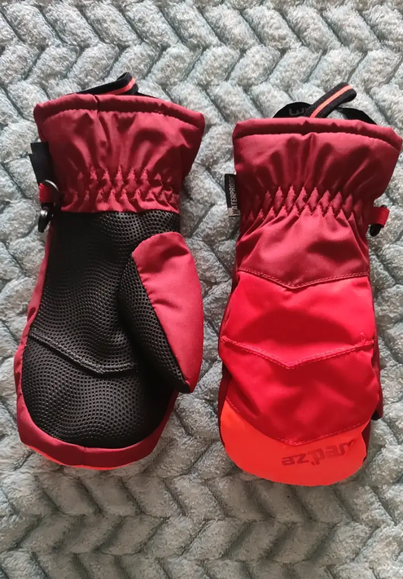 Guantes de nieve rojos impermeables