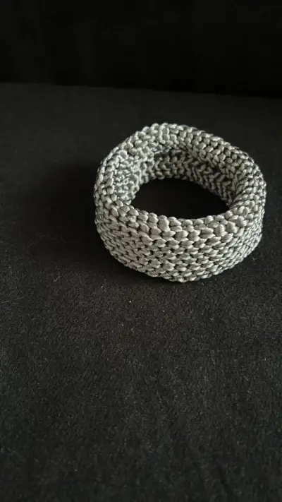 Brazalete tejido color plateado elegante - miniatura 2