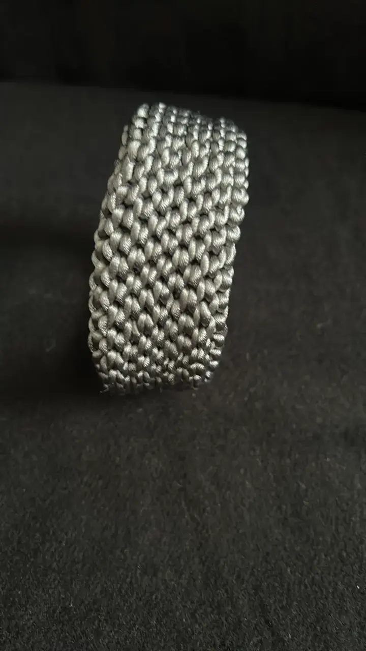 Brazalete tejido color plateado elegante - 3