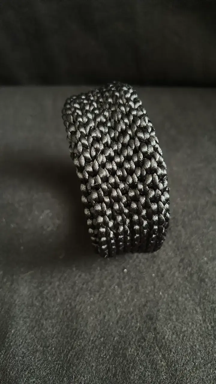 Pulsera tejida negra elegante - 2