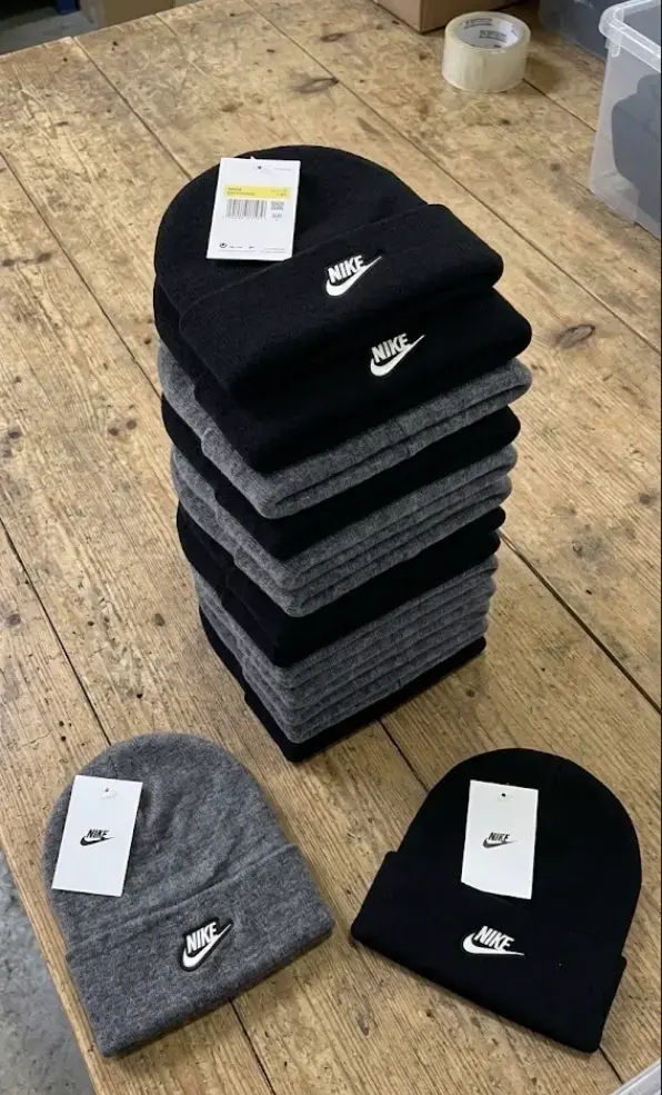 Gorros de lana Nike en varios colores - 1