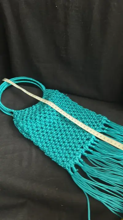 Bolso tejido a mano color turquesa con flecos - miniatura 3