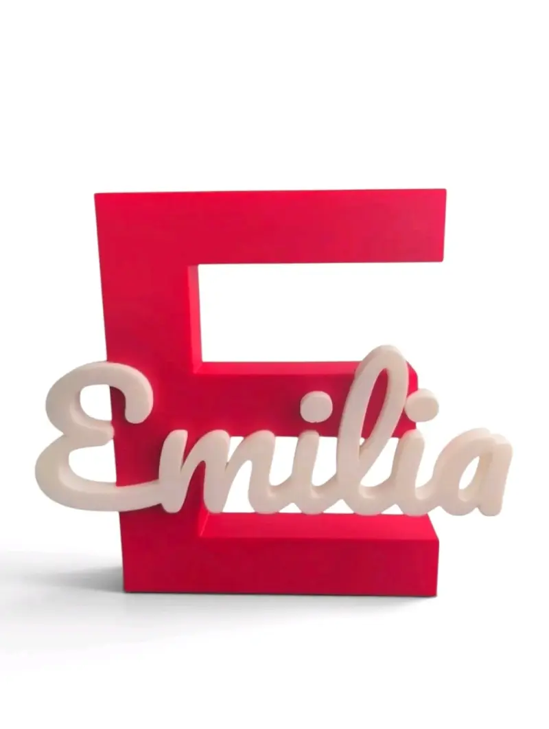 Letra decorativa roja con nombre - 2