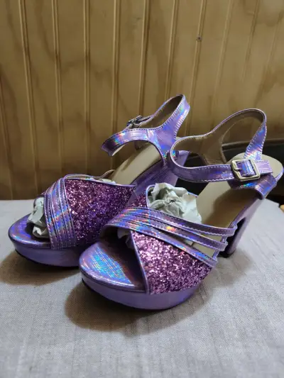 Sandalias de tacón alto moradas con brillo - miniatura 1
