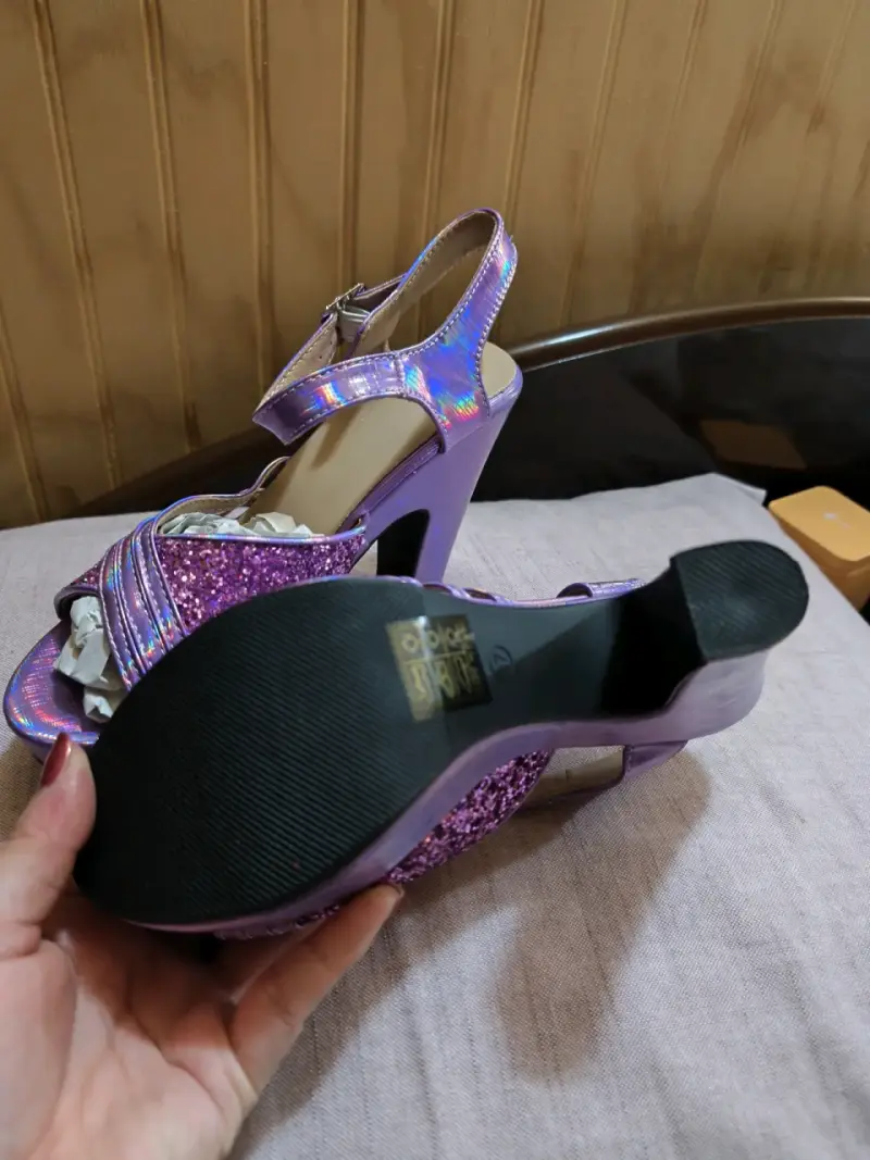 Sandalias de tacón alto moradas con brillo - 3