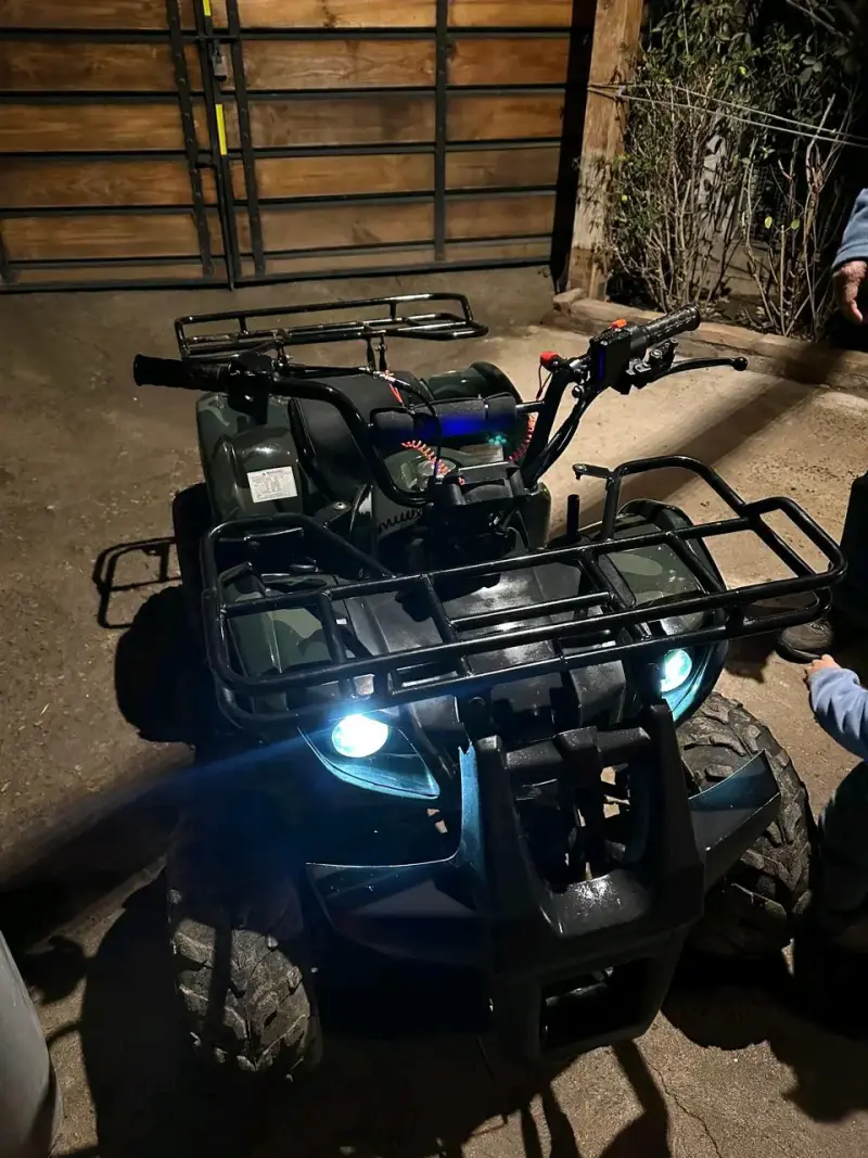 Cuatrimoto para niños con luces LED - 1