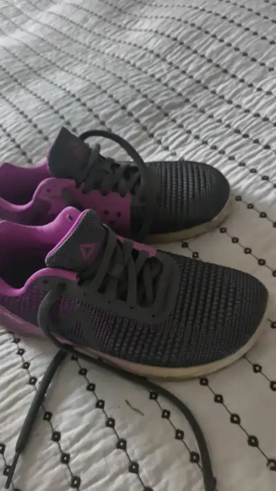 Zapatillas deportivas Reebok gris y morado - miniatura 1