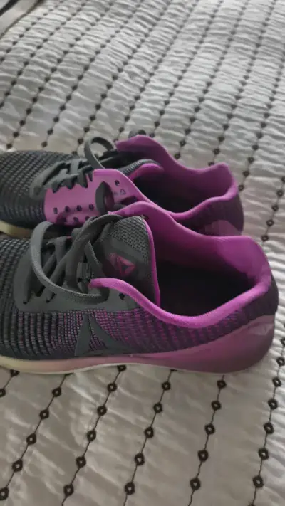Zapatillas deportivas Reebok gris y morado - miniatura 2
