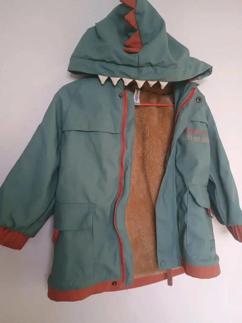 Impermeable infantil verde con capucha de dinosaur - 3